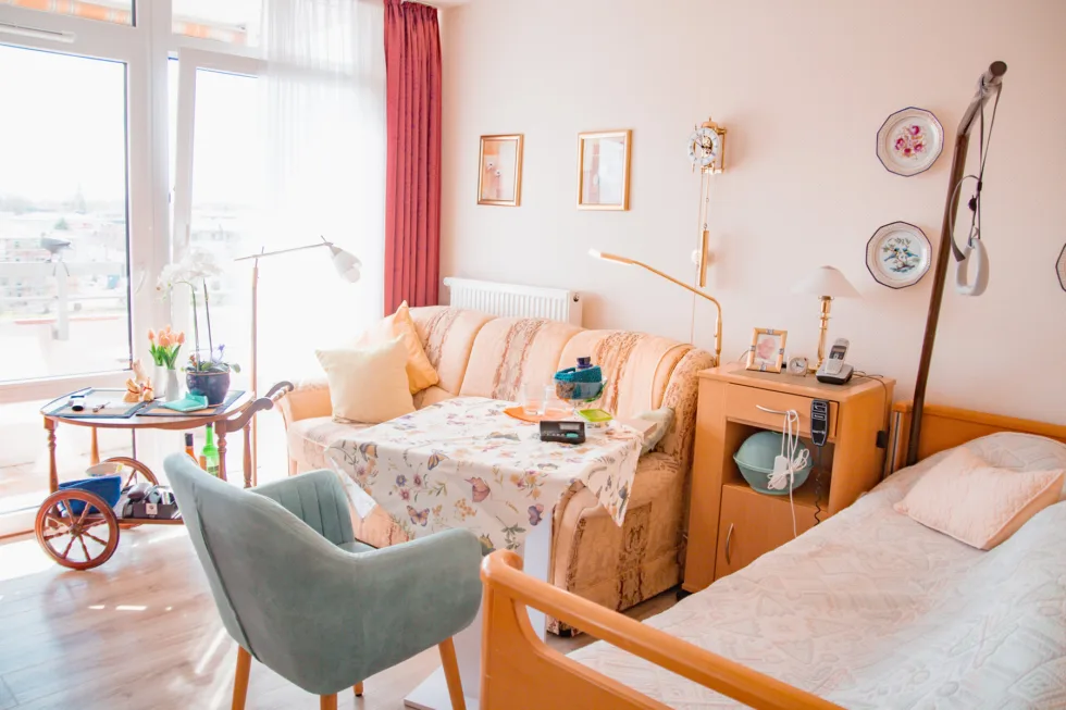 Blick ins helle Wohnzimmer